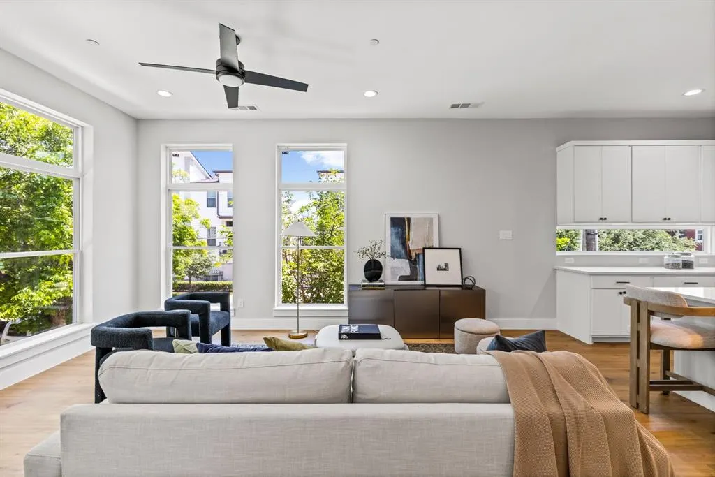 4709 Virginia Avenue, #1