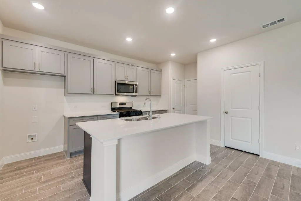 717 Amenduni Lane