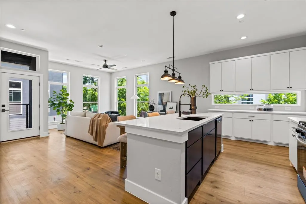 4709 Virginia Avenue, #2