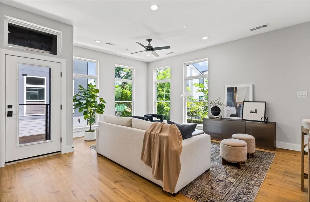 4709 Virginia Avenue, #2