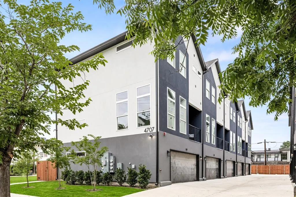 4709 Virginia Avenue, #2