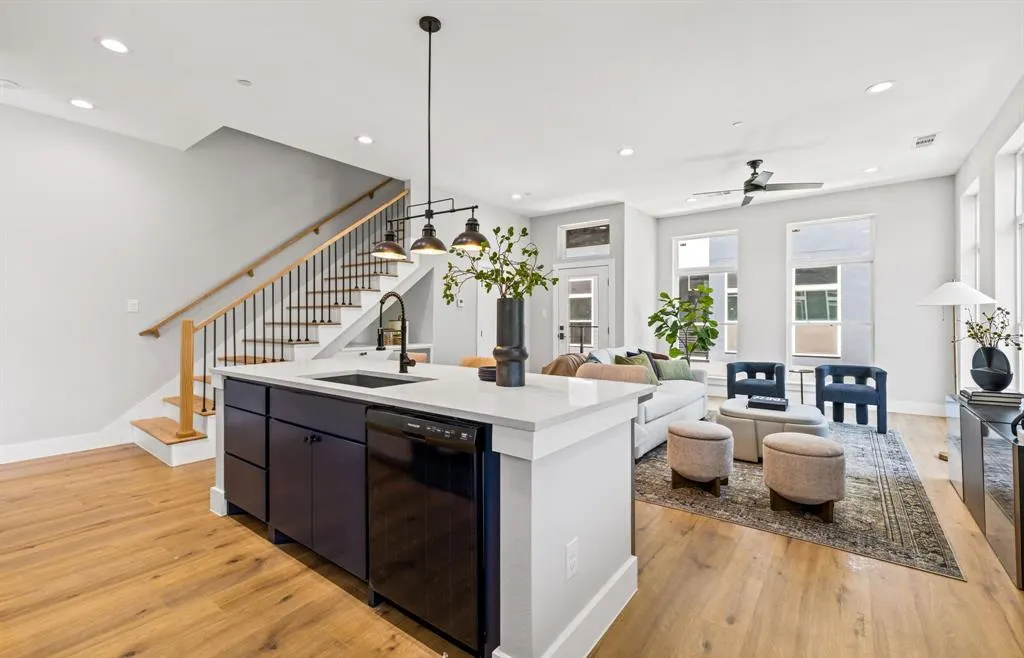 4709 Virginia Avenue, #2