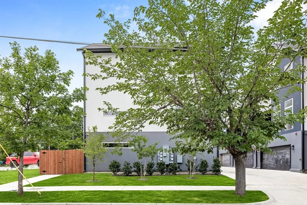 4709 Virginia Avenue, #2