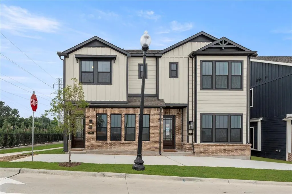 921 Janwood Drive