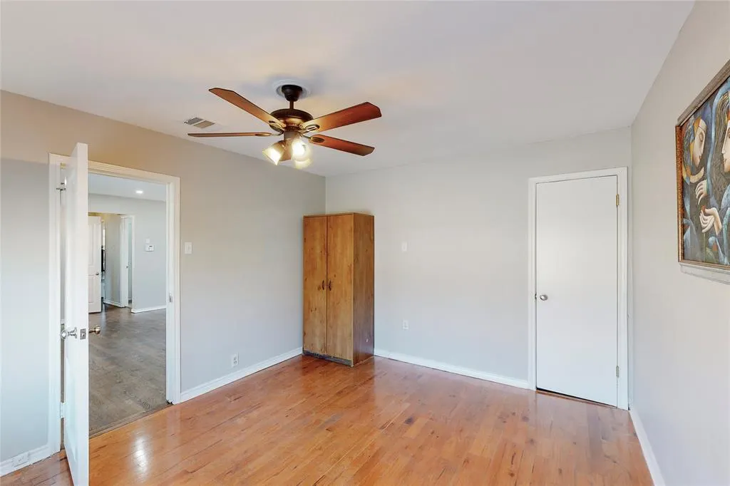 2702 Tolosa Drive