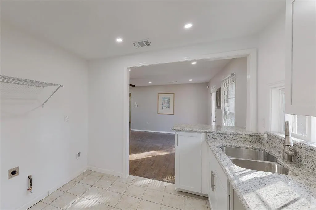 2702 Tolosa Drive