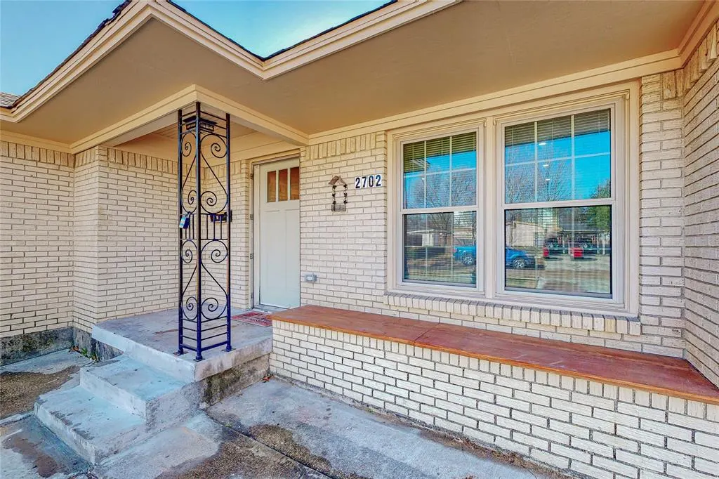 2702 Tolosa Drive