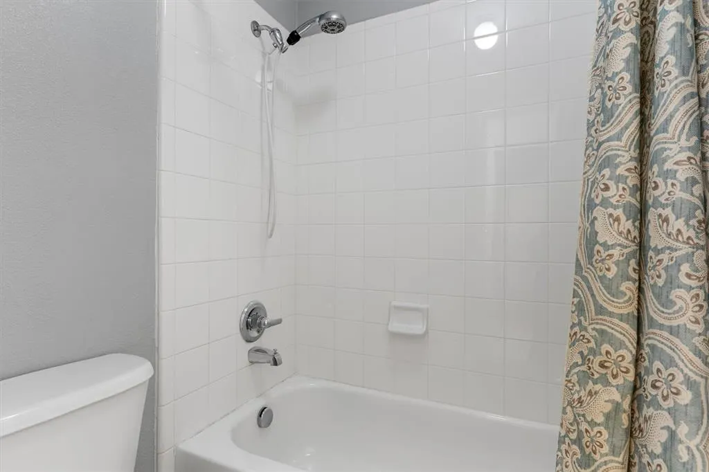 5701 Chippewa Trail
