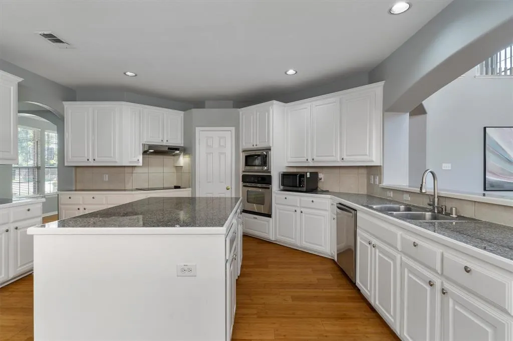 5701 Chippewa Trail
