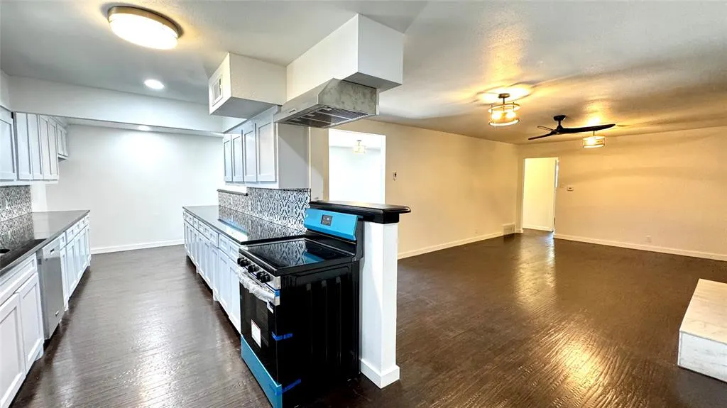 3315 Cedarcroft Lane