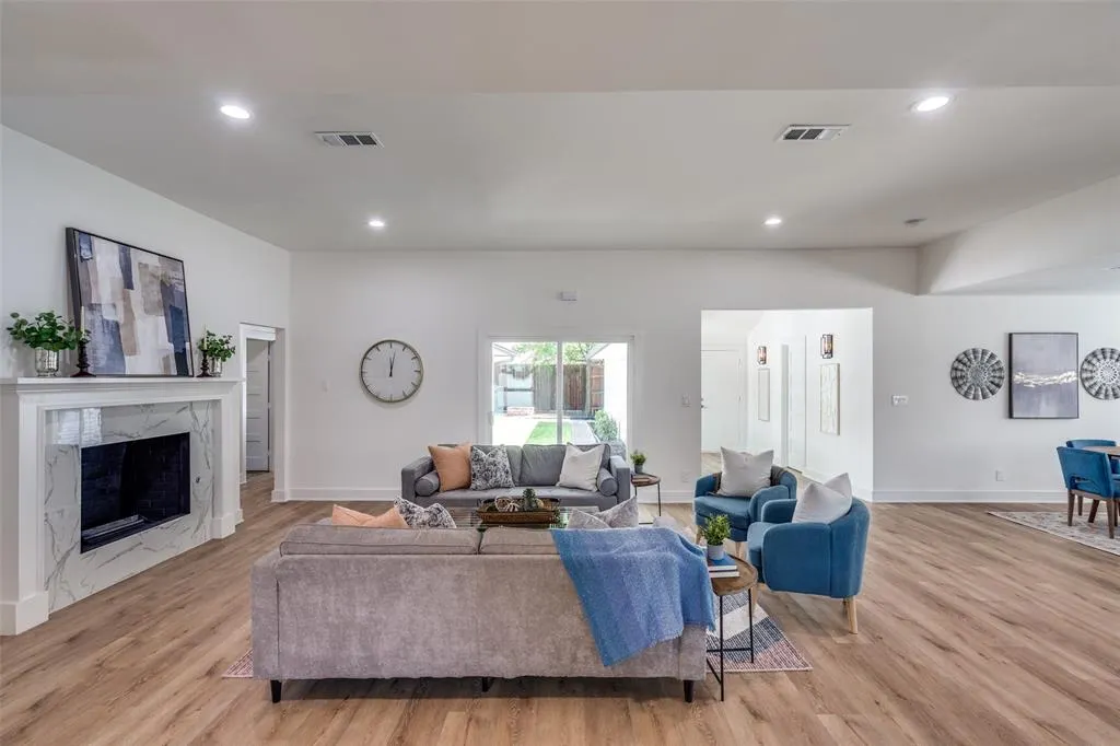 6226 La Cosa Drive