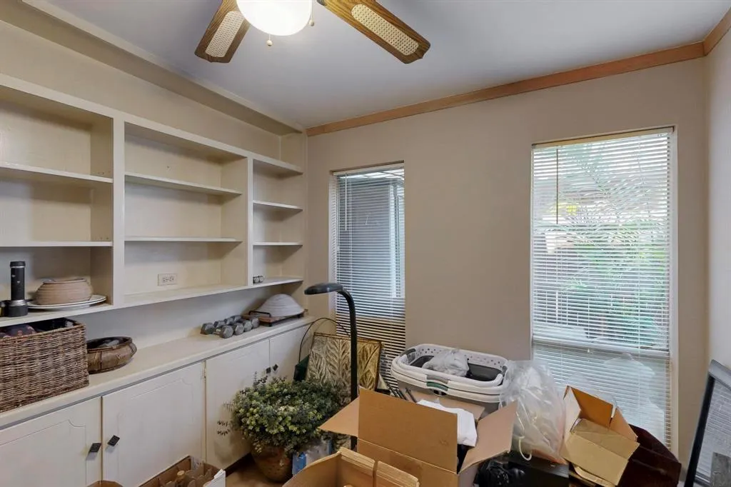 4112 Bowser Avenue, #105