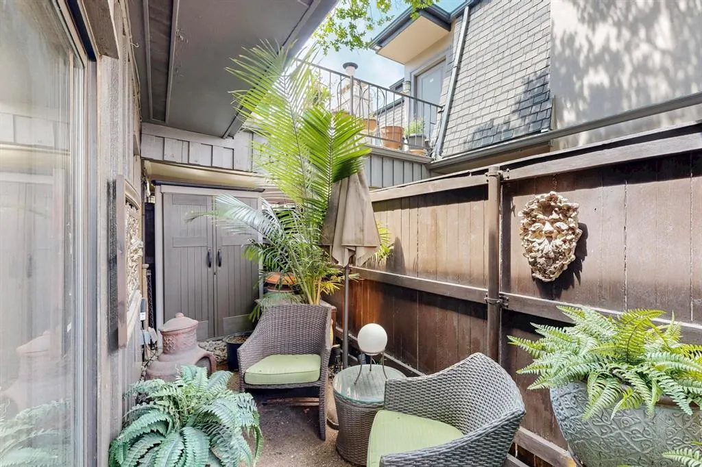 4112 Bowser Avenue, #105