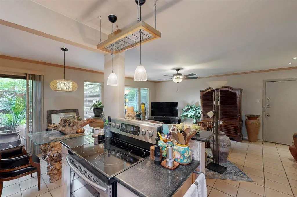4112 Bowser Avenue, #105