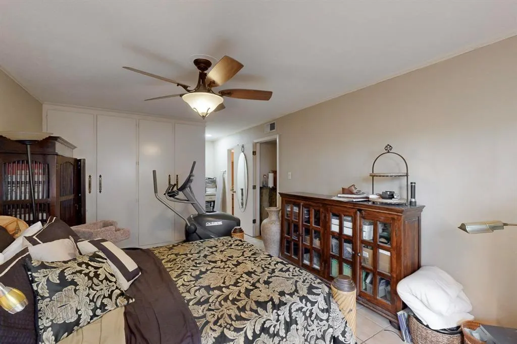 4112 Bowser Avenue, #105