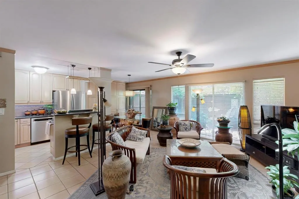 4112 Bowser Avenue, #105