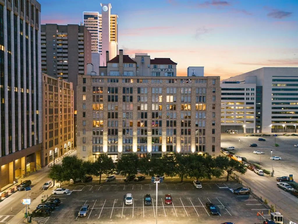 1122 Jackson Street, #809