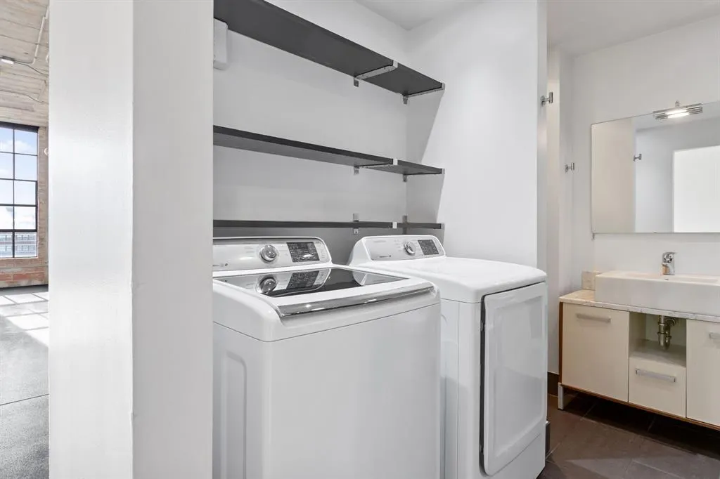 1122 Jackson Street, #809