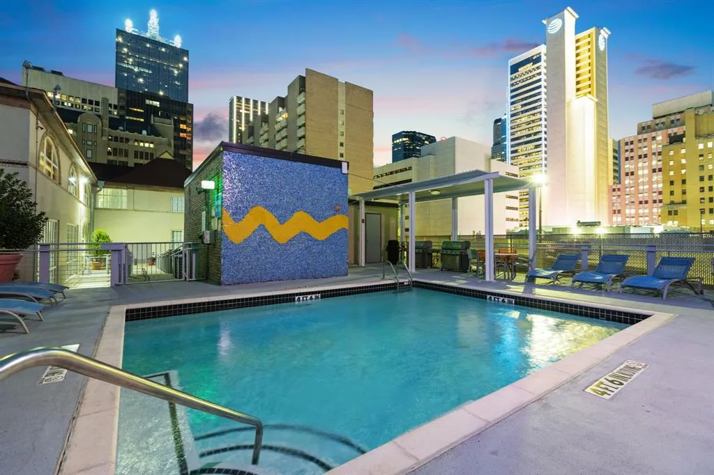 1122 Jackson Street, #809