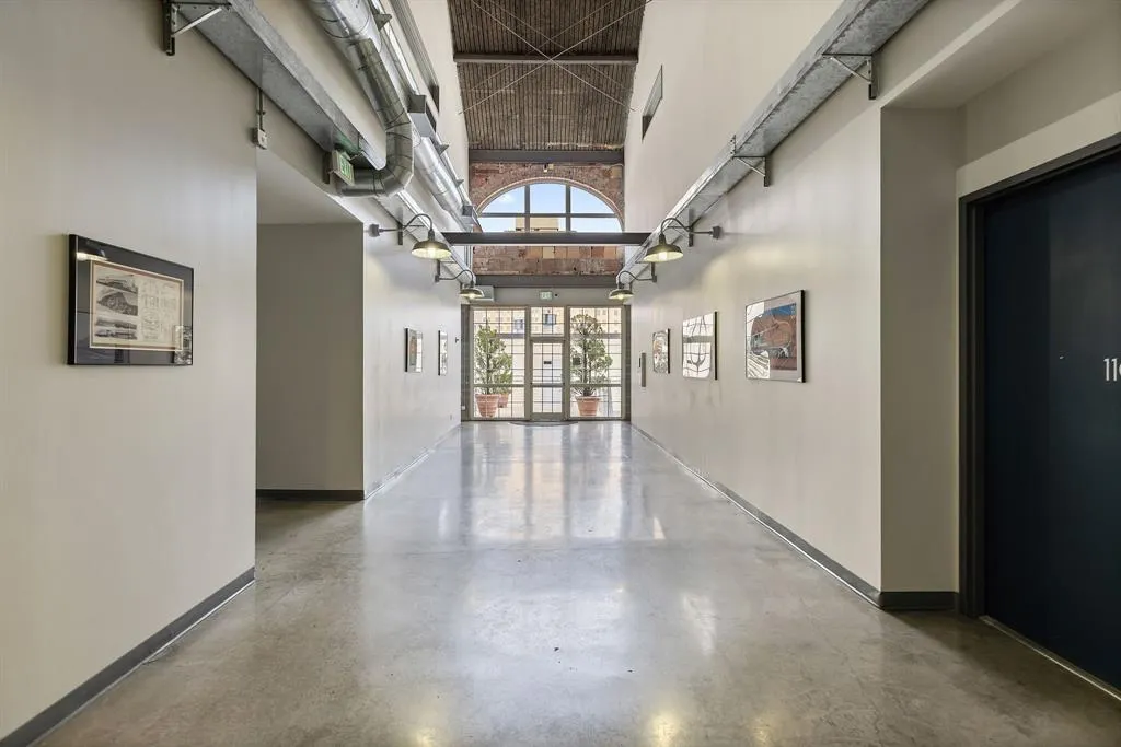 1122 Jackson Street, #809