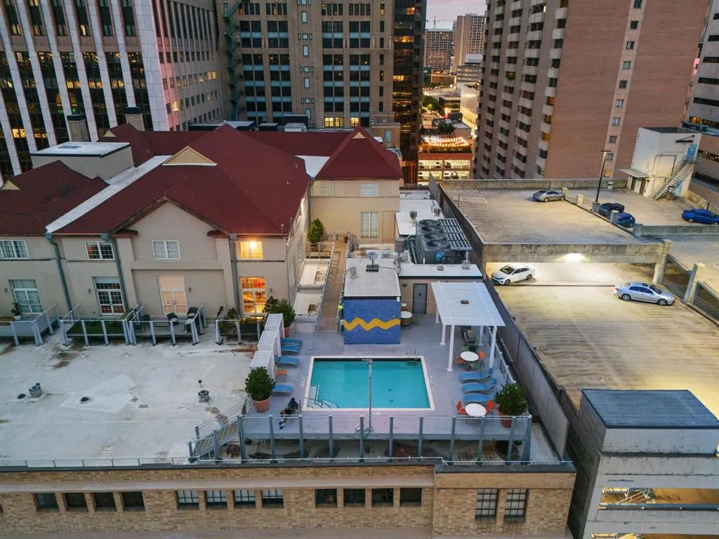 1122 Jackson Street, #809