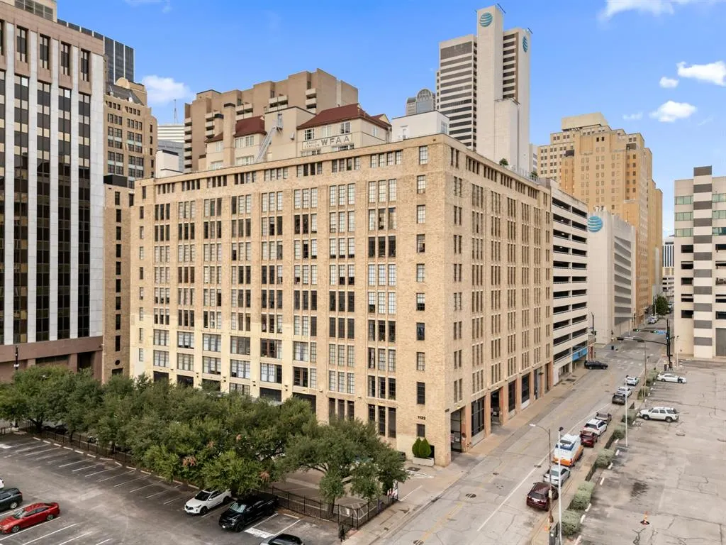 1122 Jackson Street, #809