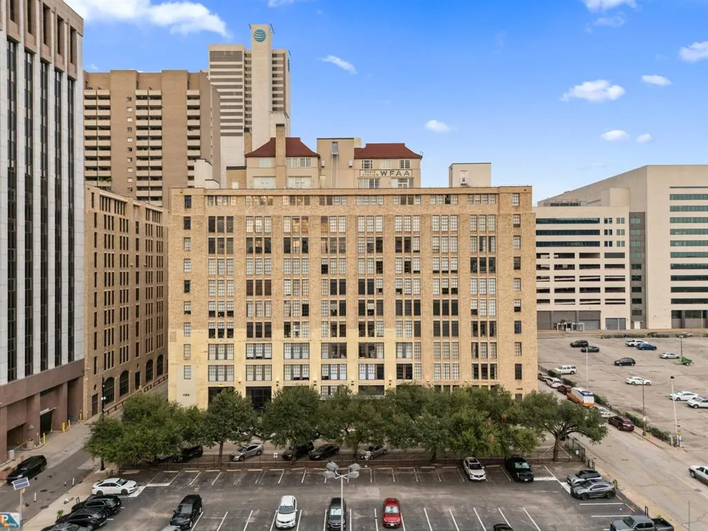 1122 Jackson Street, #809