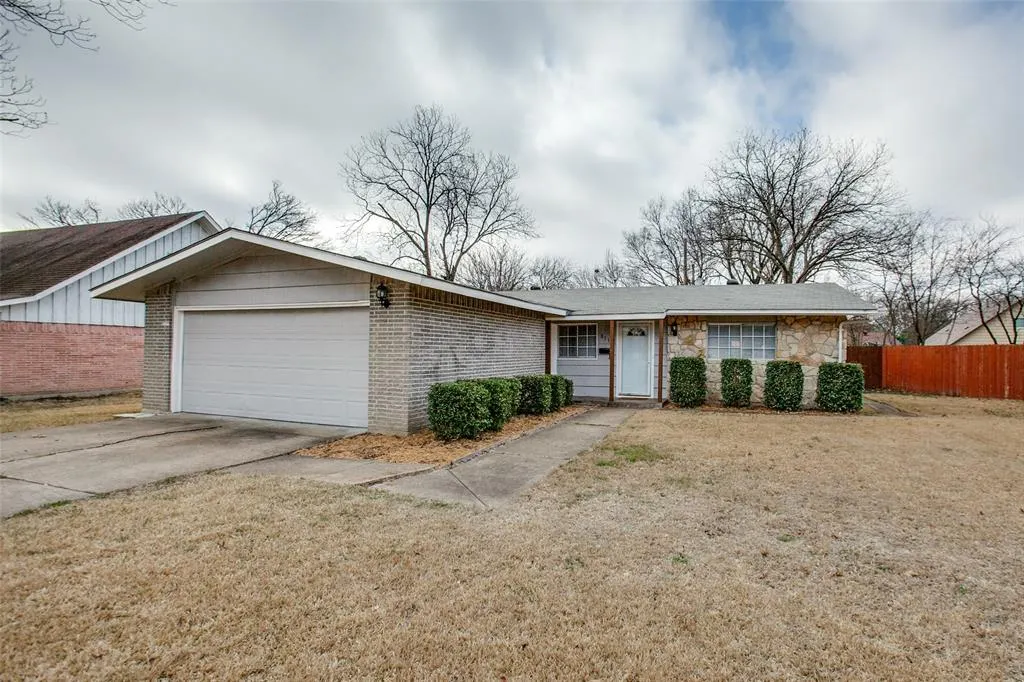 811 Brentwood Lane