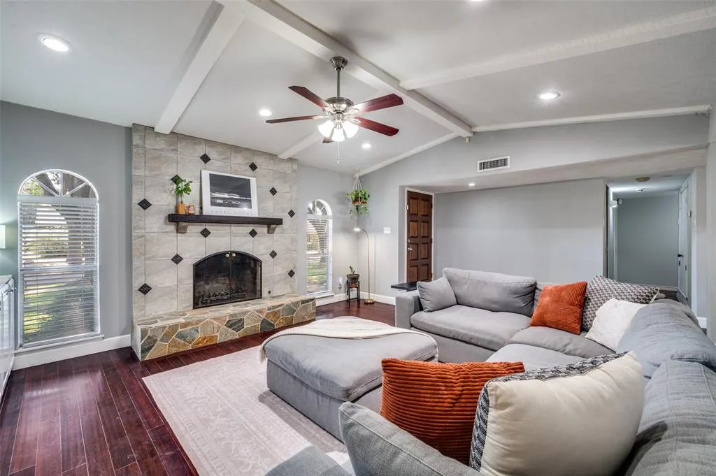 10927 Middle Knoll Drive