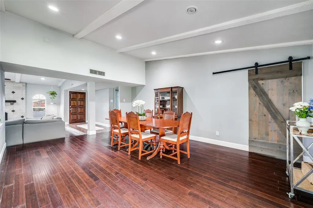 10927 Middle Knoll Drive