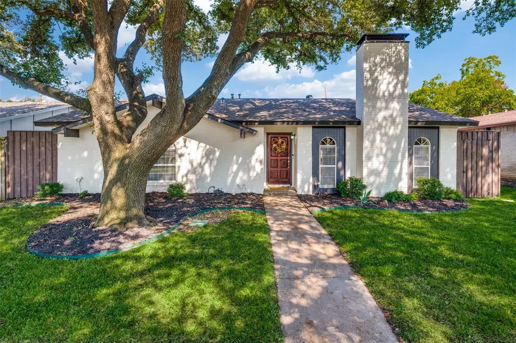 10927 Middle Knoll Drive