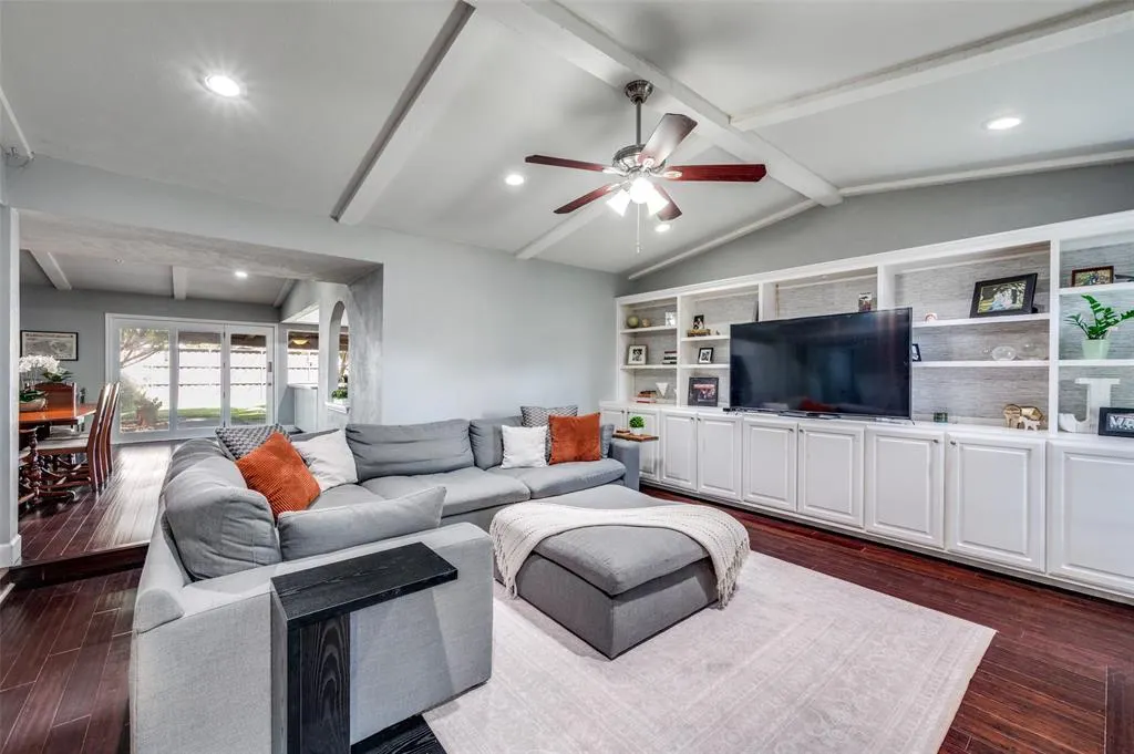 10927 Middle Knoll Drive