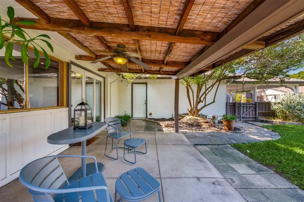 10927 Middle Knoll Drive