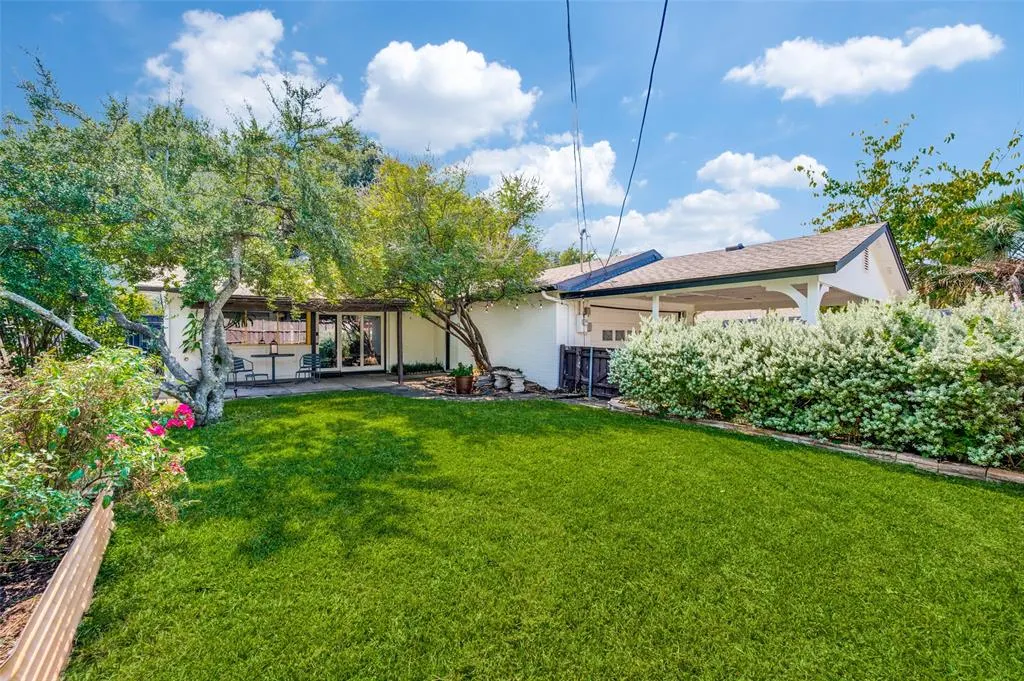 10927 Middle Knoll Drive
