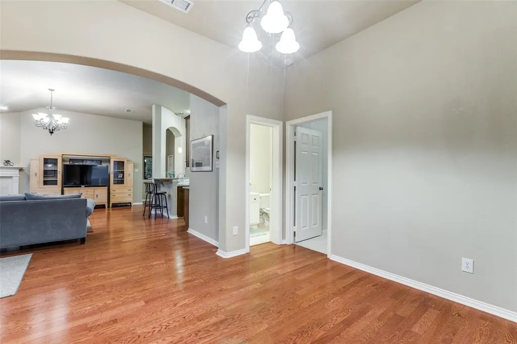 15204 Regal Oak Lane