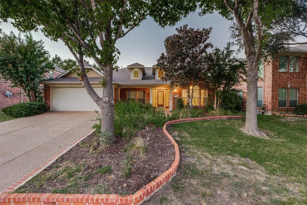 15204 Regal Oak Lane