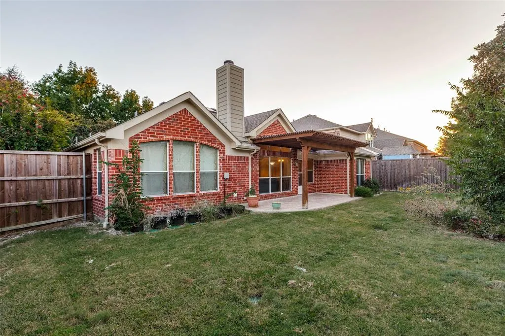 15204 Regal Oak Lane