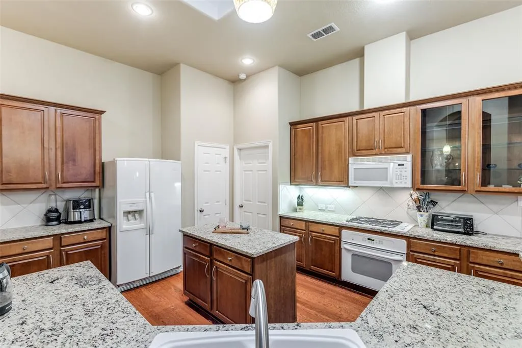 15204 Regal Oak Lane