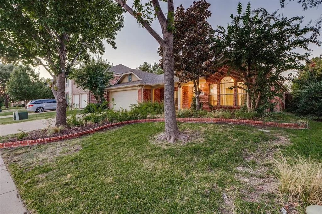 15204 Regal Oak Lane
