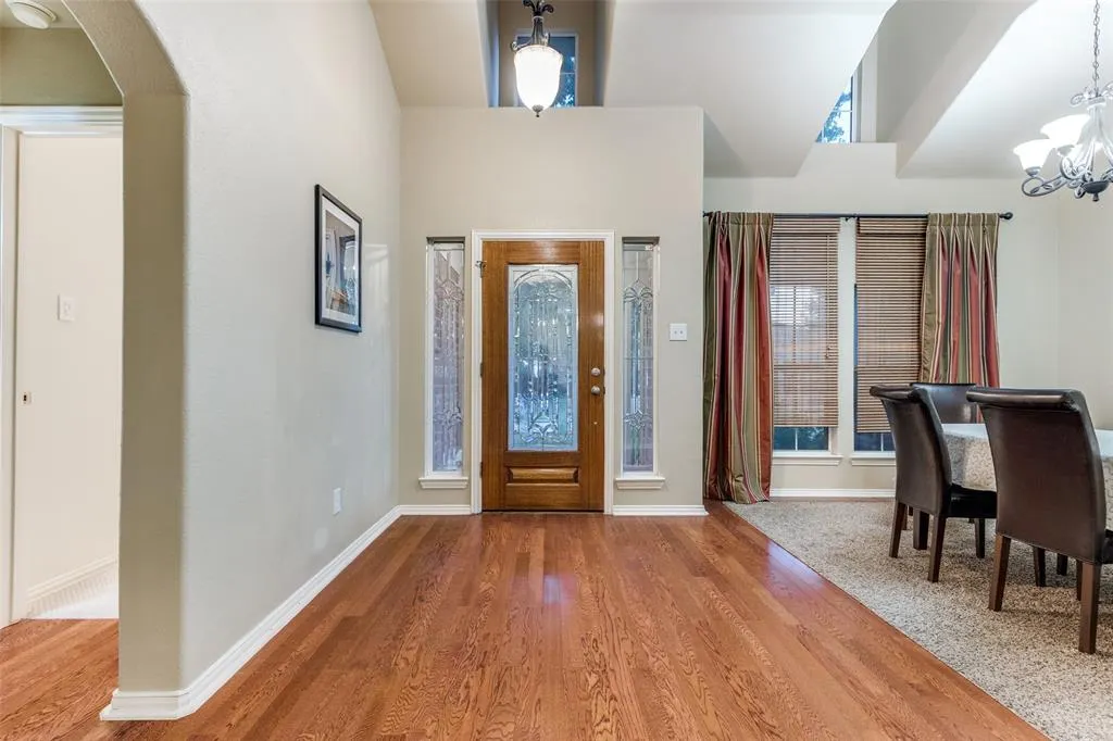15204 Regal Oak Lane
