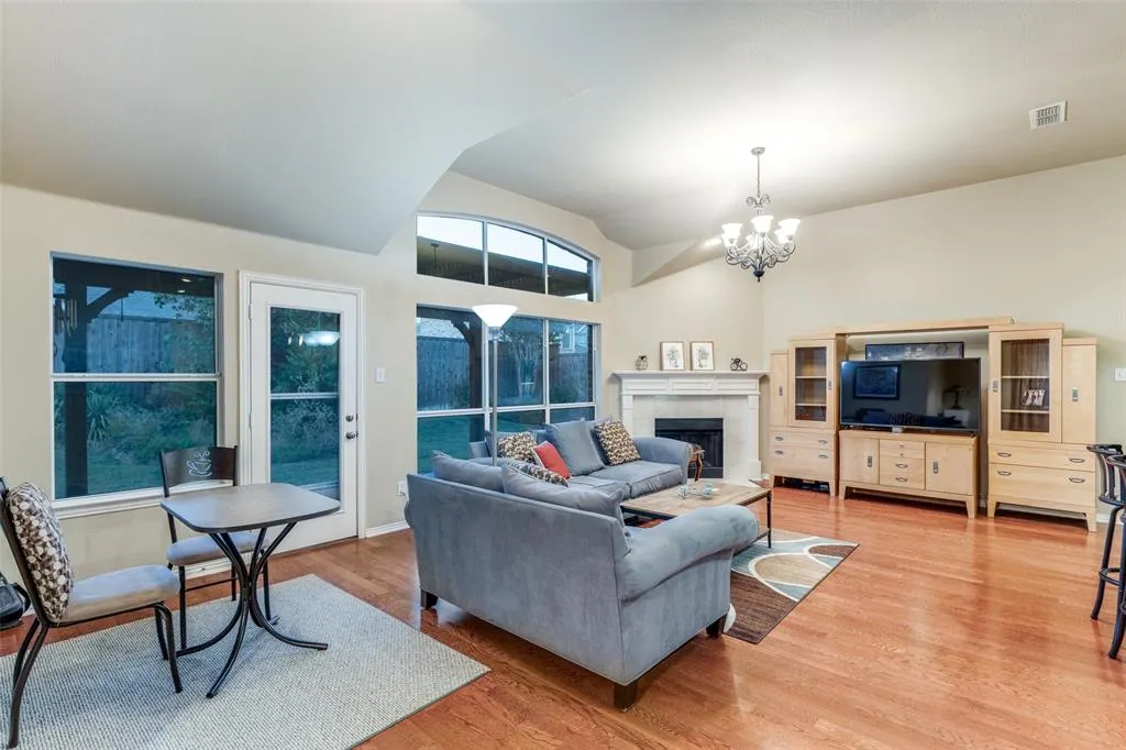 15204 Regal Oak Lane
