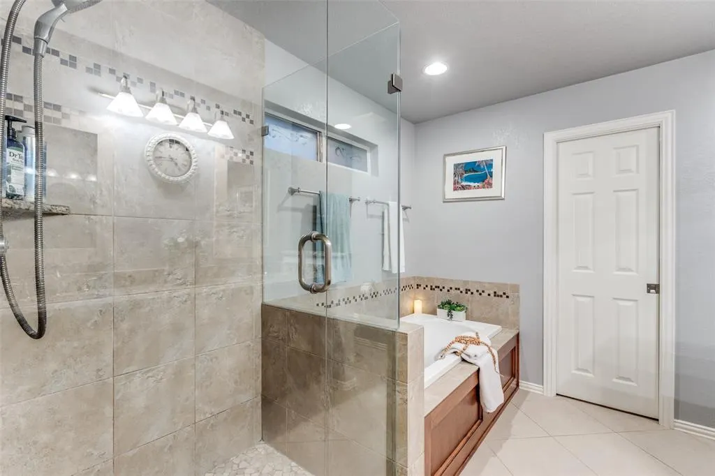 15204 Regal Oak Lane