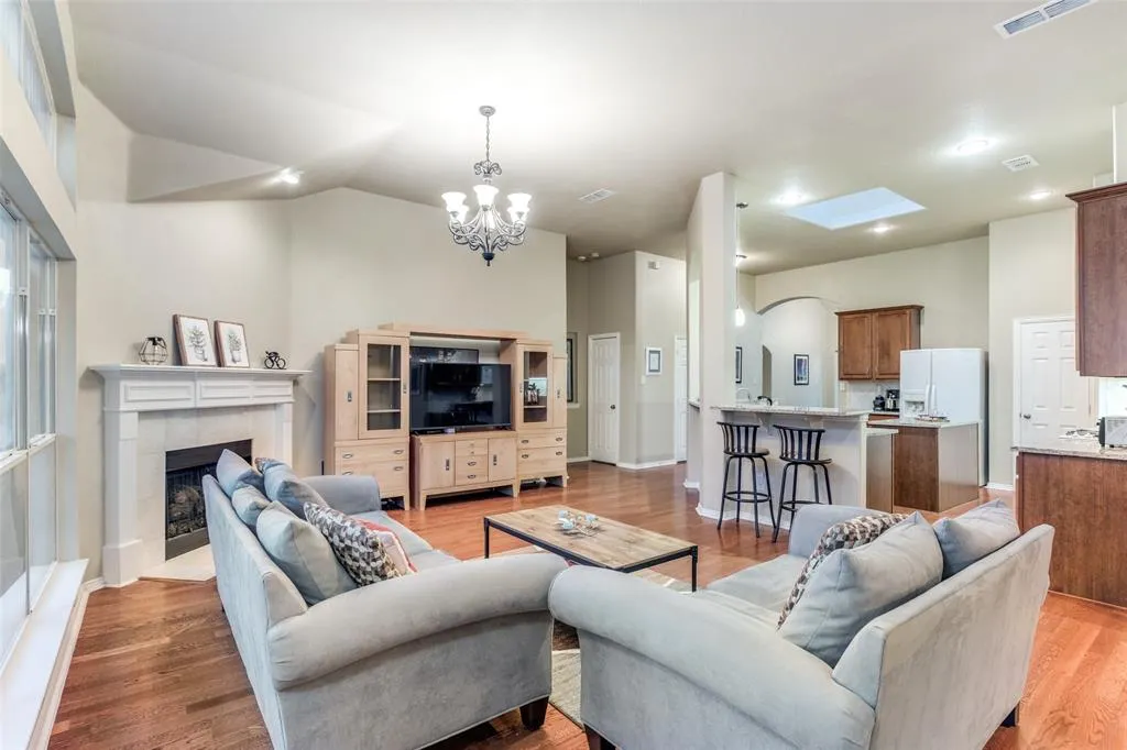 15204 Regal Oak Lane