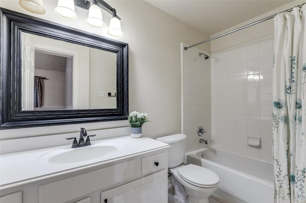 15204 Regal Oak Lane