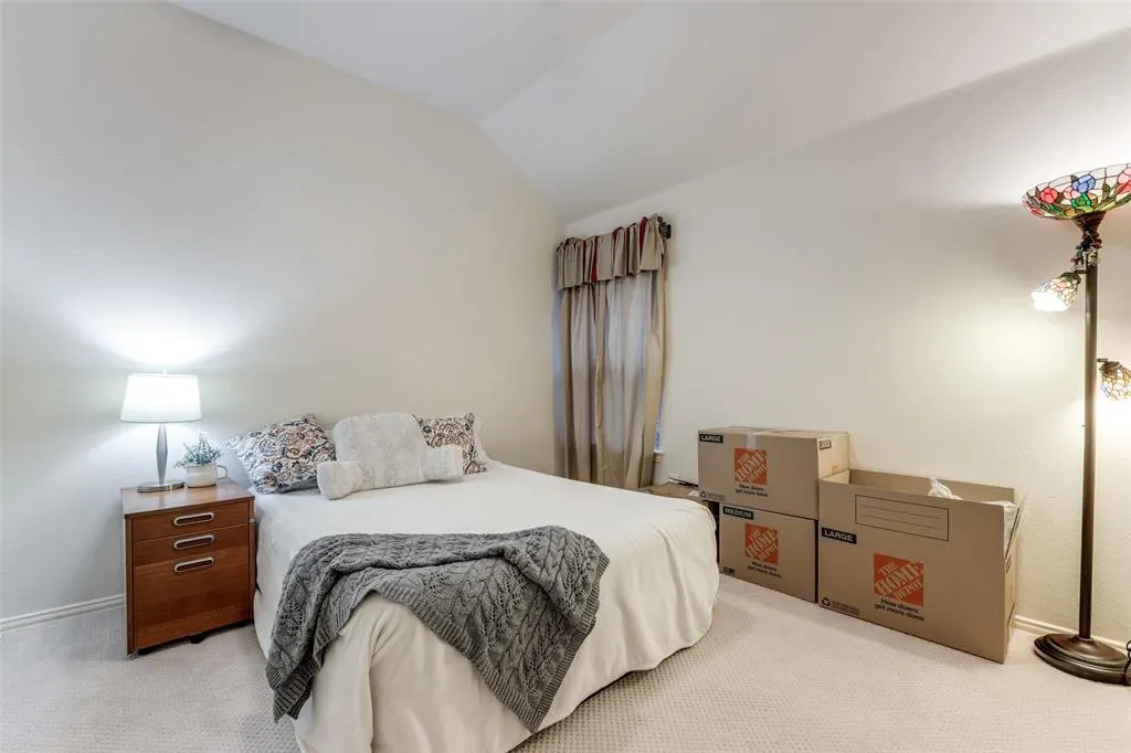 15204 Regal Oak Lane