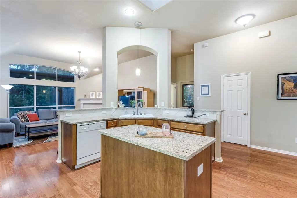 15204 Regal Oak Lane
