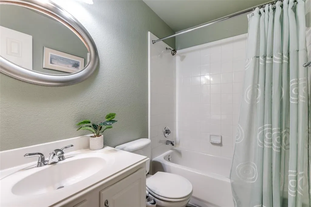 15204 Regal Oak Lane