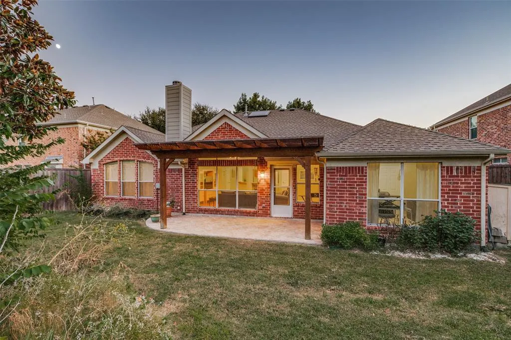 15204 Regal Oak Lane