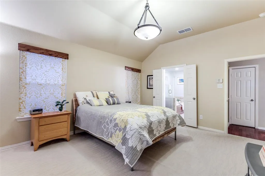 15204 Regal Oak Lane