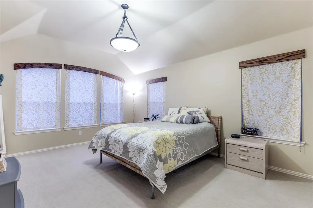 15204 Regal Oak Lane